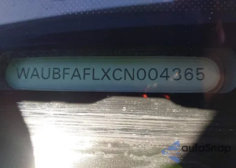 2012 Audi A4 2.0T Premium z USA, uszkodzony, nr VIN WAUBFAFLXCN004365